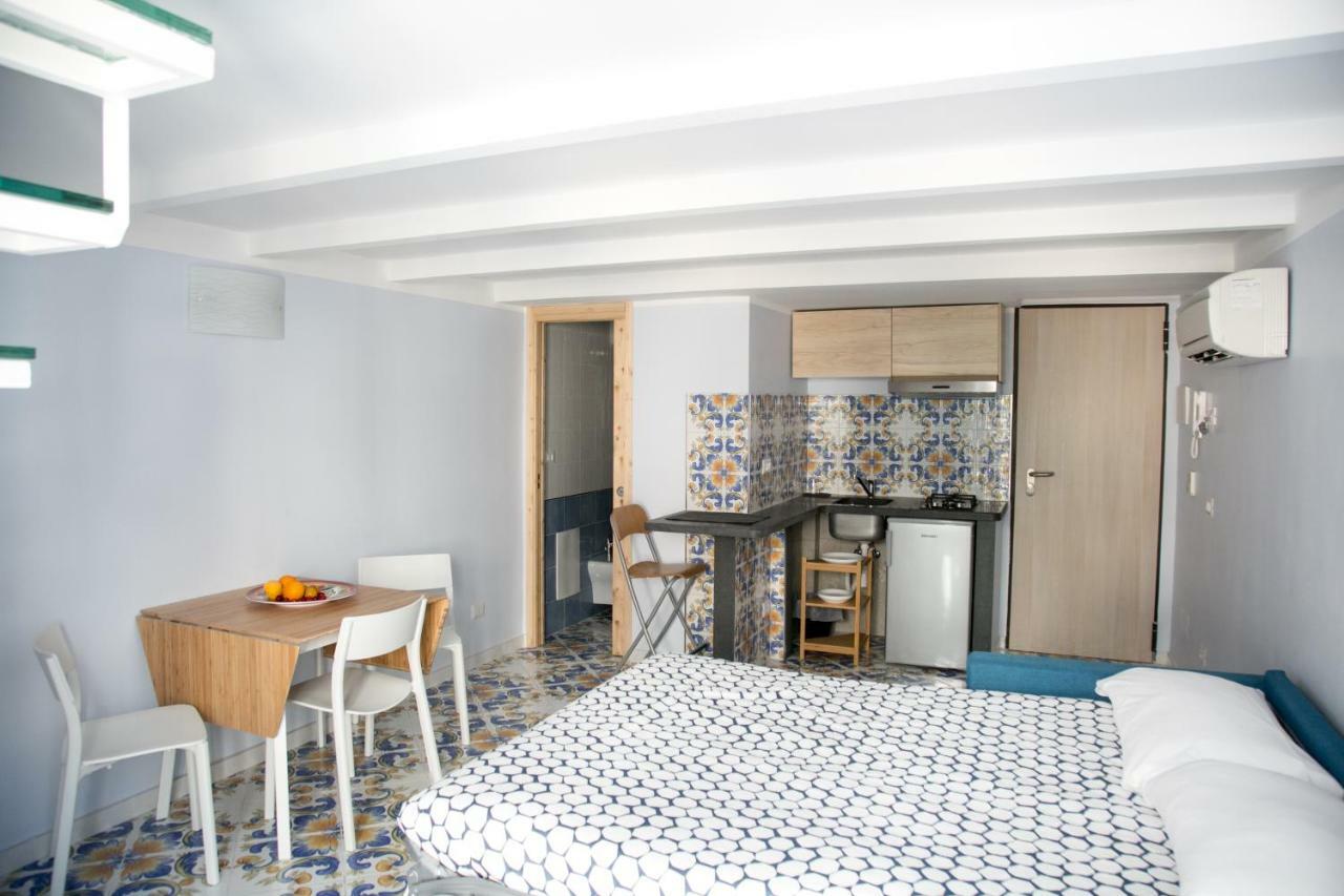 Casa Niccolo Apartment เนเปิลส์ ภายนอก รูปภาพ
