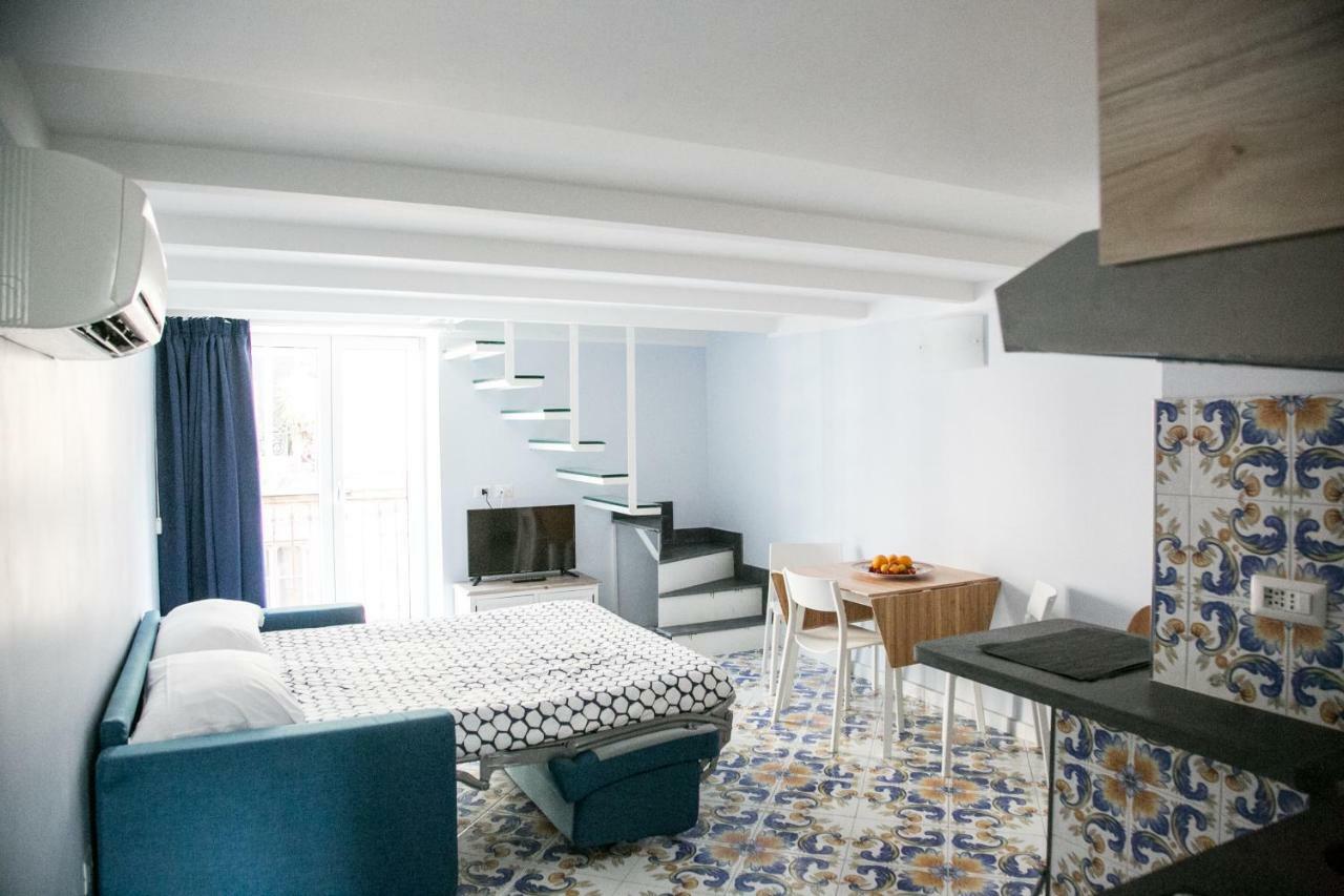 Casa Niccolo Apartment เนเปิลส์ ภายนอก รูปภาพ