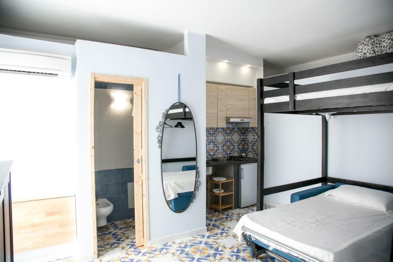 Casa Niccolo Apartment เนเปิลส์ ภายนอก รูปภาพ