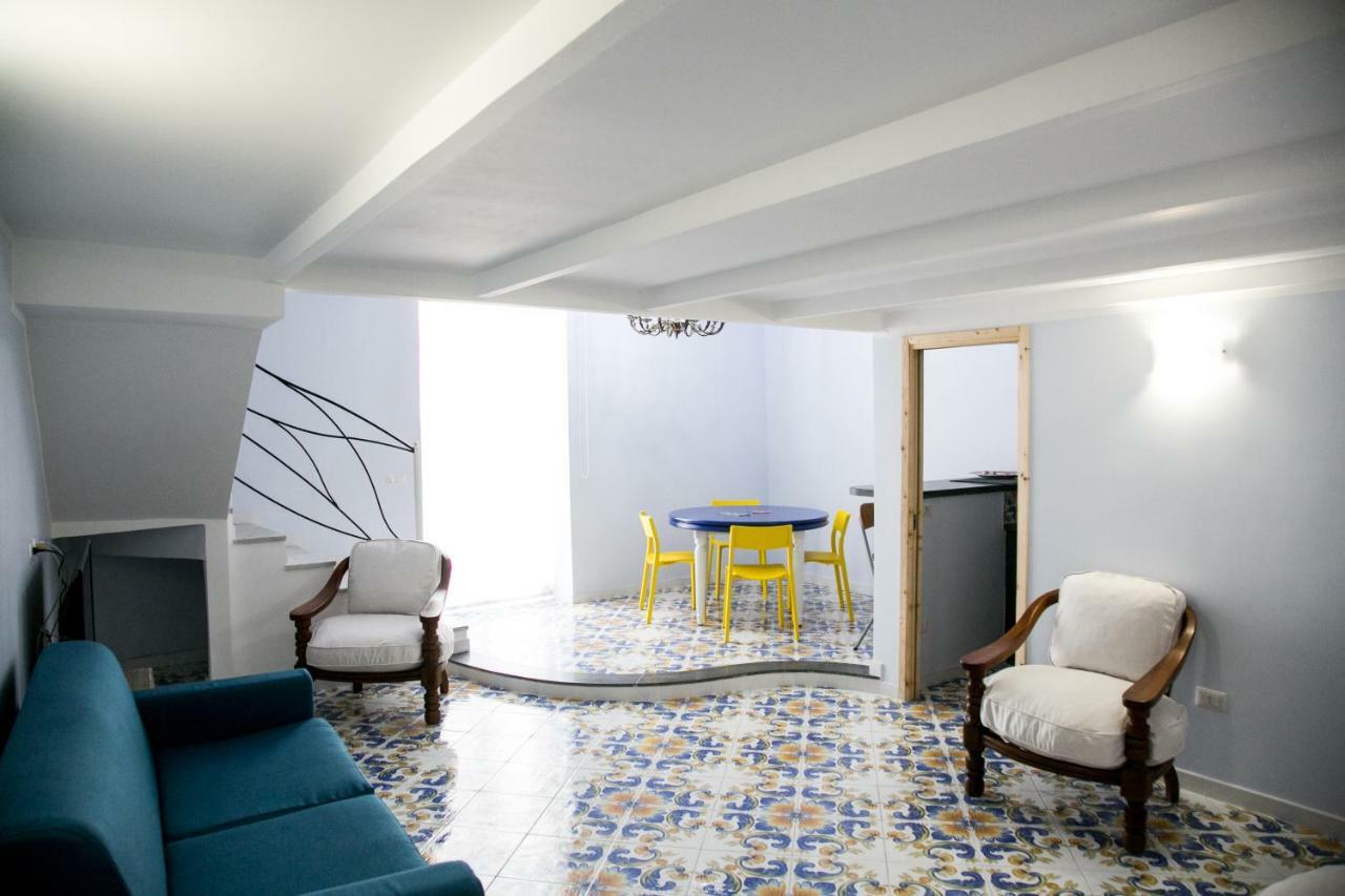 Casa Niccolo Apartment เนเปิลส์ ภายนอก รูปภาพ