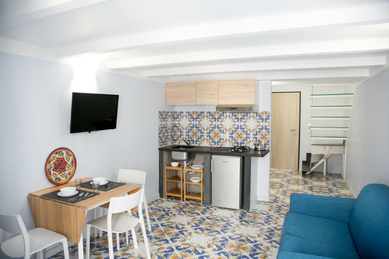 Casa Niccolo Apartment เนเปิลส์ ภายนอก รูปภาพ