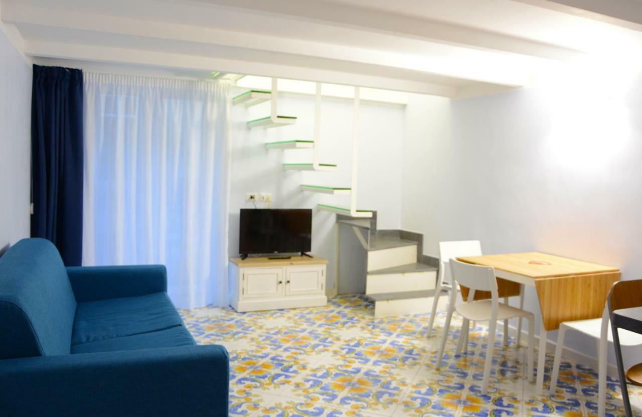 Casa Niccolo Apartment เนเปิลส์ ภายนอก รูปภาพ